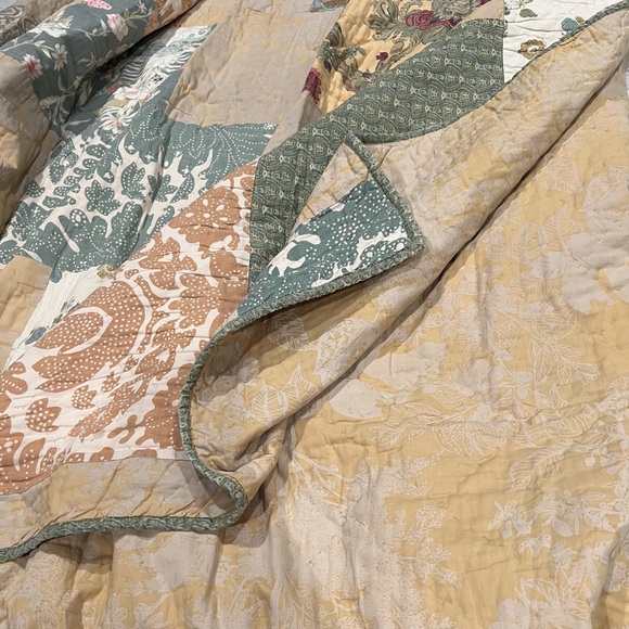 Pottery Barn Patchwork Quilt - Picture 7 of 9